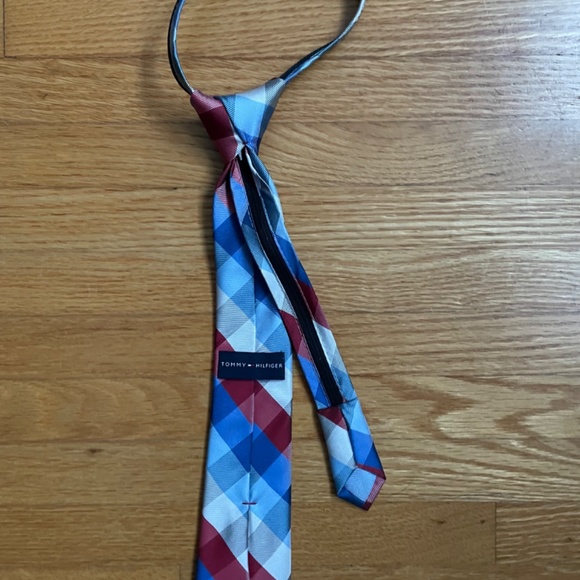 Brand new Boys Tommy Hilfilger Tie - Picture 2 of 2